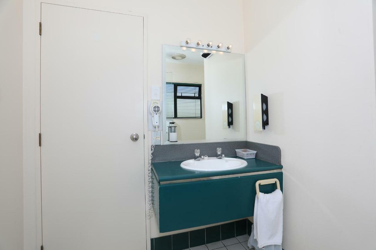 Pavilion Motel & Conference Centre Palmerston North Extérieur photo